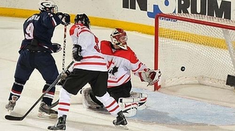 ASV hokejisti gūst vārtus pret Kanādu
Foto: iihf.com