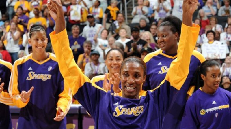 Losandželosas "Sparks" centra spēlētāja Līza Leslija šogad noslēdz WNBA karjeru
Foto: wnba.com