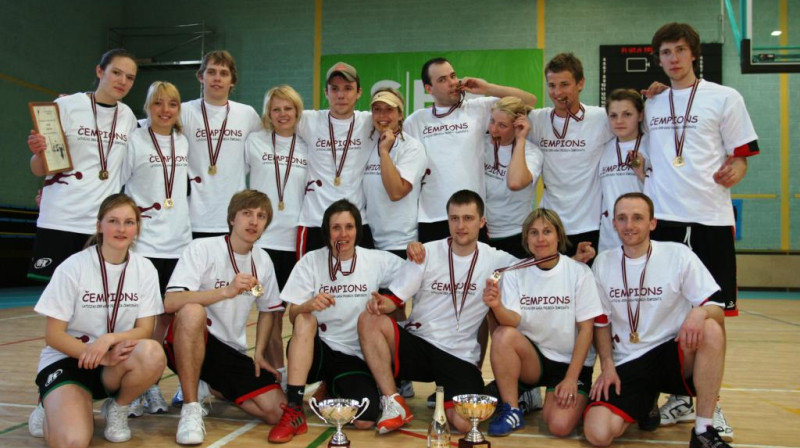 2009.gada čempioni vīriešu un sieviešu divīzijās