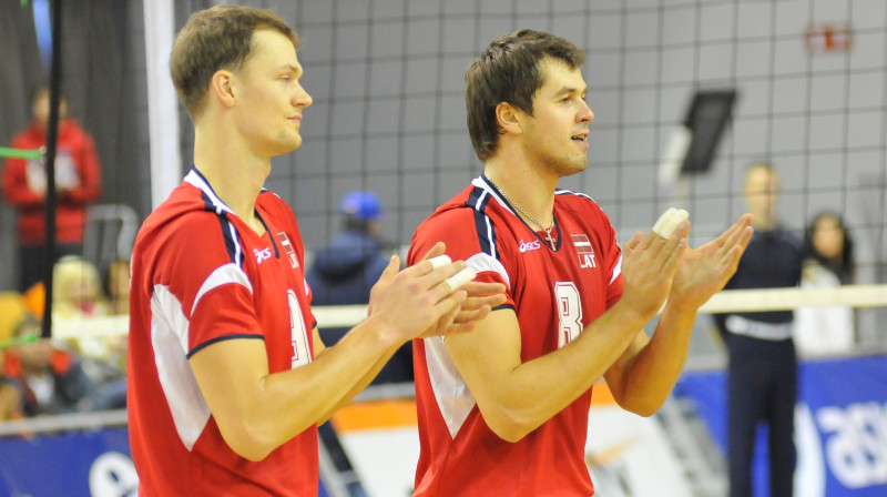 No kreisās Viktors Koržeņevičs un Gundars Celitāns
Foto: Romualds Vambuts, Sportacentrs.com