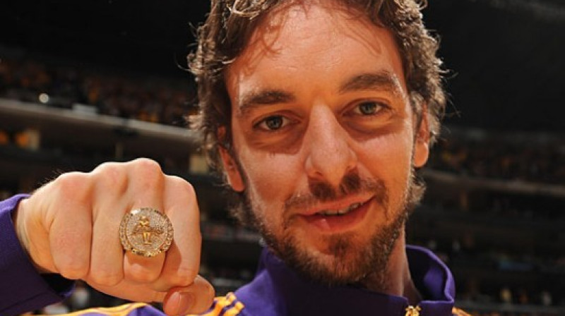 Pau Gazols 2009. gadā uzvarēja NBA un Eiropas čempionātos, izcīnot EuroBasket MVP balvu, taču šogad nācās samierināties vien ar triumfu Eiropas čempionātā
Foto: NBA.com