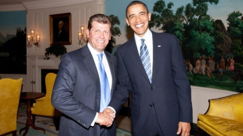 "UConn Huskies" galvenais treneris Geno Auriemma un ASV  prezidents Barack Obama
Foto: UConn Huskies