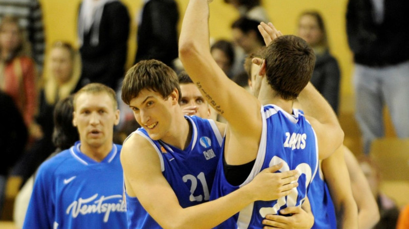 "Ventspils" basketbolisti 
Foto: Romāns Kokšarovs, Sporta Avīze, f64