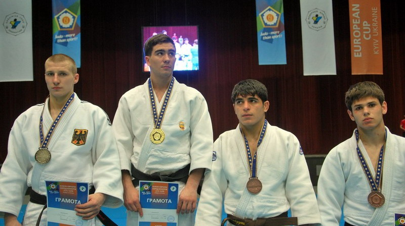 Artūrs Kurbānovs (otrais no kreisās)
Foto: www.eju.net