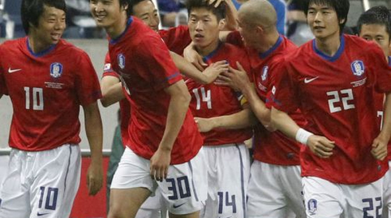 Dienvidkorejas spēlētāji pārbaudes mačā pret Japānu
Foto: AP/Scanpix
