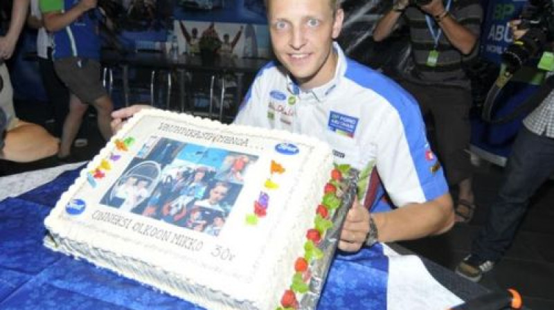 Miko Hirvonens ar dzimšanas dienas torti
Foto: www.madeinmotorsport.com