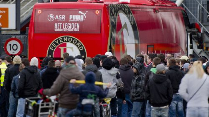''Feyenoord'' fani pie stadiona sagaida komandu 
Foto: AFP/Scanpix