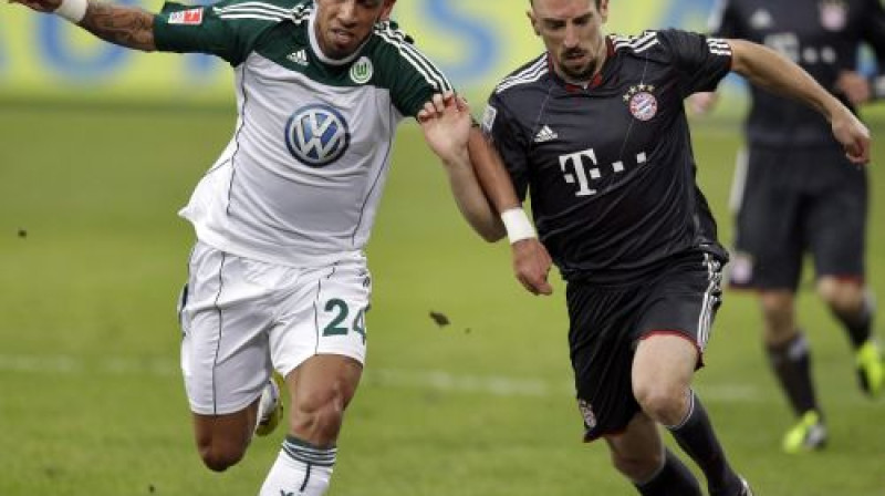 "Bayern" neuzvarēja, bet Franks Riberī (pa labi) atkal guva savainojumu
Foto: AP/Scanpix