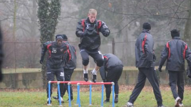 Nauris Bulvītis (centrā ar 3. numuru) "Spartak" treniņa laikā
Foto: novy.trnavskyhlas.sk