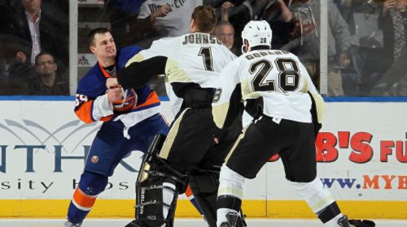 Eriks Godards steidz palīgā vārtsargam
Foto: AFP/Scanpix