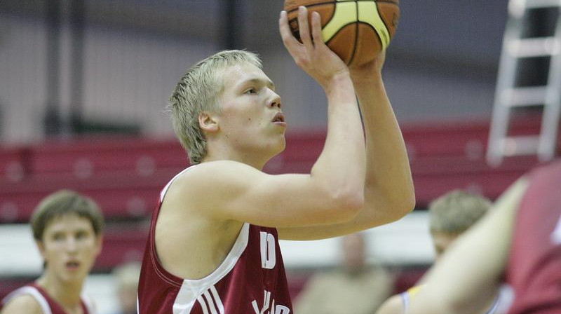 Jānis Bērziņš: 15 punktu U20 izlases spēlē ar Igaunijas U20 komandu.
Foto: bsbc.basket.ee