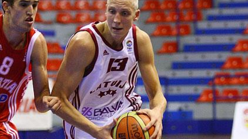 Mareks Mejeris ar 14 punktiem bija Latvijas U20 izlases rezultatīvākais spēlētājs mačā ar Krievijas komandu.
Foto: fibaeurope.com