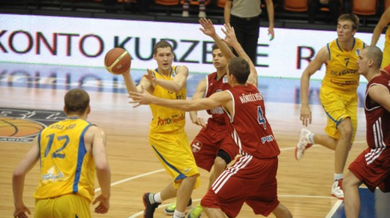 Jānis Strēlnieks savā pēdējā FIBA kausa izcīņas spēlē BK Ventspils sastāvā izcēlās ar sešām rezultatīvām piespēlēm.
Foto: bkventspils.lv