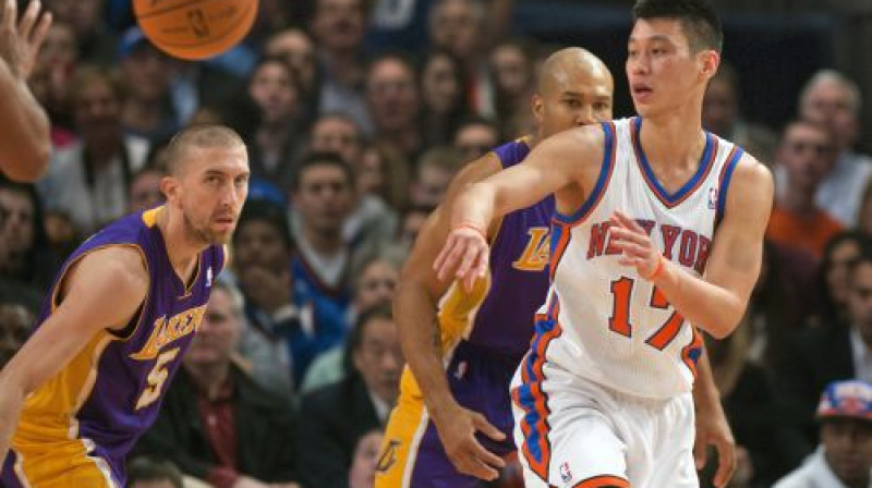 Džeremijs Lins dzīves spēlē pret "Lakers" 
Foto: Reuters/Scanpix