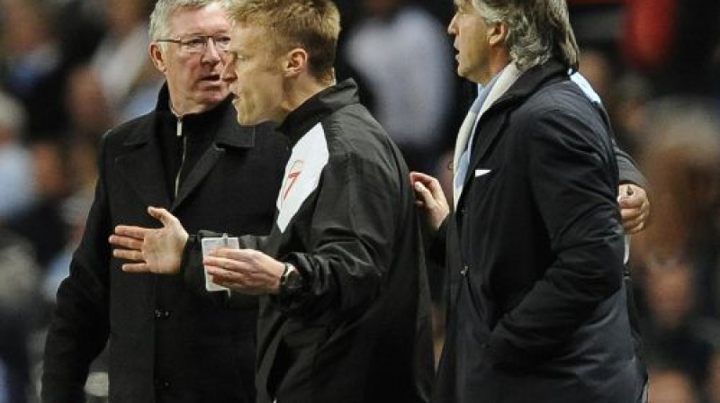 Alekss Fergusons un Roberto Mančīni derbijā gandrīz sakāvās
Foto: Reuters/Scanpix