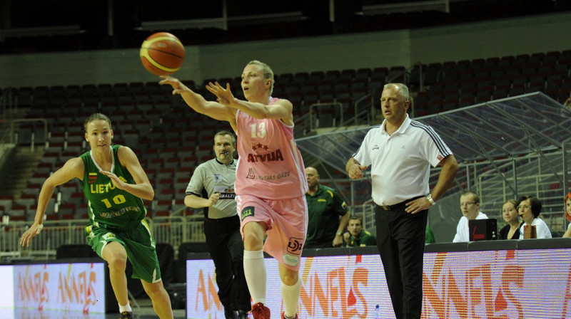 Kristīne Kārkliņa ir ceturtā Latvijas basketboliste, kura spēlēs Turcijas virslīgā
Foto: Romāns Kokšarovs, "Sporta Avīze", f64