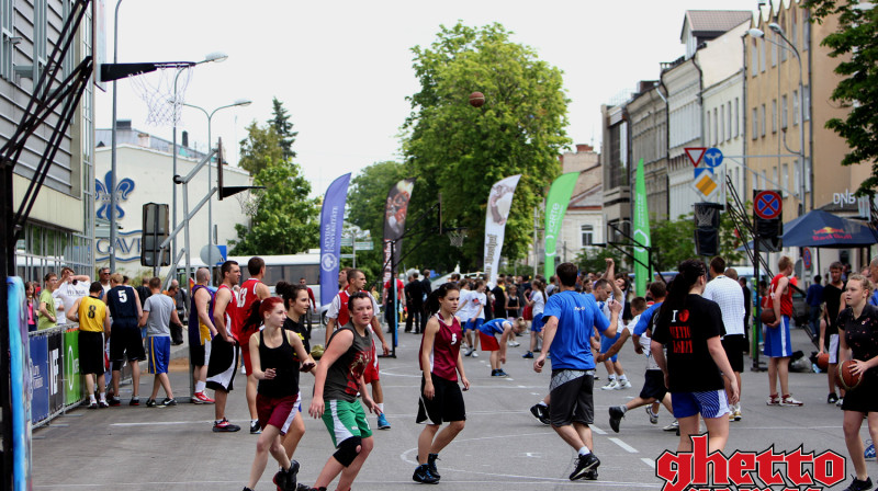 "Ghetto Basket" spēles Daugavpils centrā Rīgas ielā
Foto: Renārs Buivids