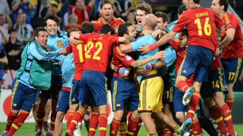 Spānijas futbolisti līksmo
Foto: AFP/Scanpix