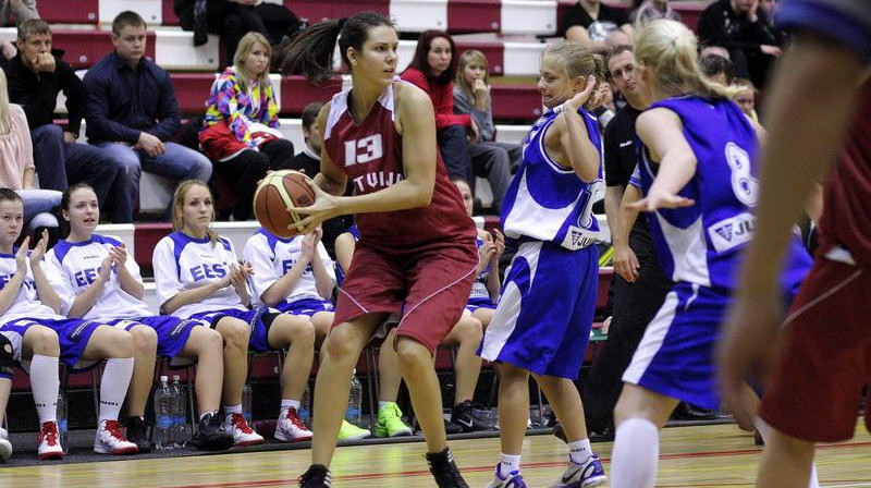 Paula Tomsone: 11 punkti un piecas atlēkušās bumbas pirmajā puslaikā pret Čehiju
Foto: www.basket.ee