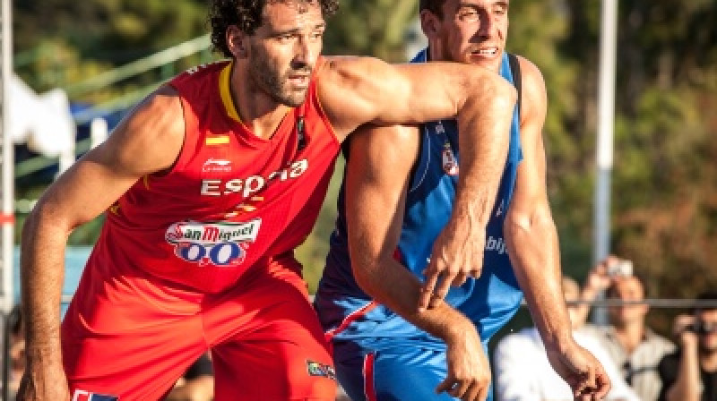 Pasaules čempionāts 3x3 basketbolā: spēlē B grupas līderi Spānija (Horhe Garbahosa) un Serbija.
Foto: fiba.com