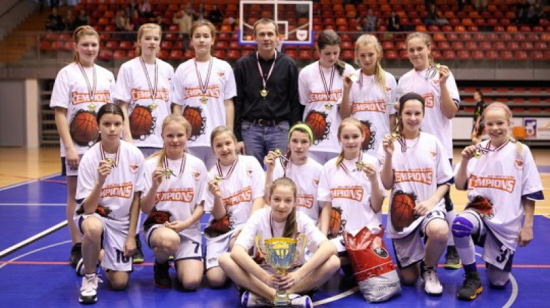 "Rīdzenes" komanda maijā Jelgavā uzvarēja Swedbank LJBL U13 čempionātā, savukārt oktobrī Maskavā izcīnīja pirmo vietu EYBL U14 čempionāta pirmajā posmā
Foto: Billijs Locis