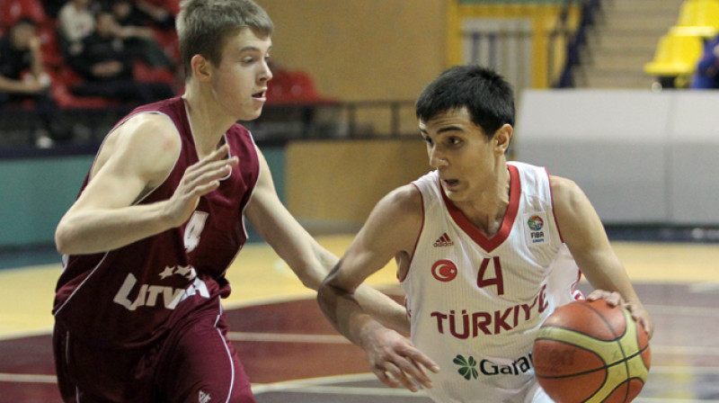 Pauls Bērziņš un Latvijas U16 izlase: Sakarijas turnīrs sākts ar uzvaru pār mājiniekiem turkiem.
Foto: tbf.org