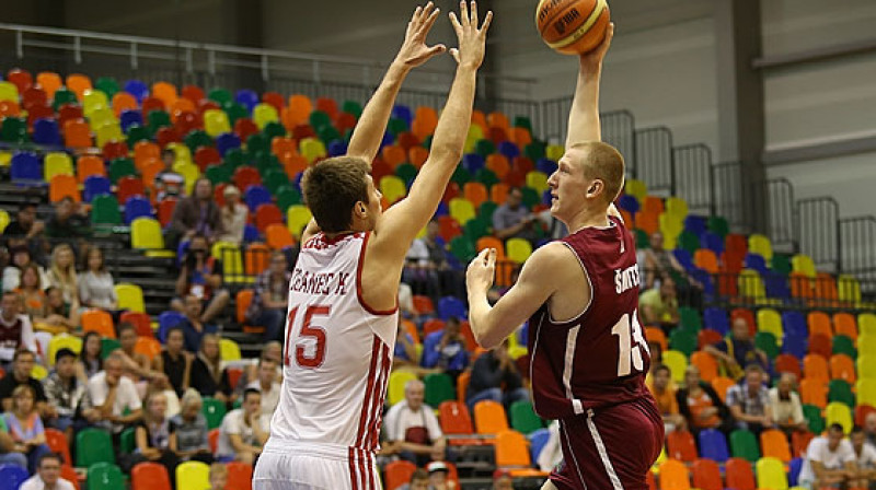 Rolands Šmits: 9 punkti, 6 atlēkušās bumbas un laba spēle aizsardzībā Latvijas U18 izlases mačā ar Horvātijas junioriem.
Foto: fibaeurope.com/Mārtiņš Sīlis