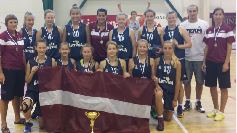 Latvijas U14 meitenes: pirmā uzvara starptautiskā turnīrā.
Foto: basket.lv