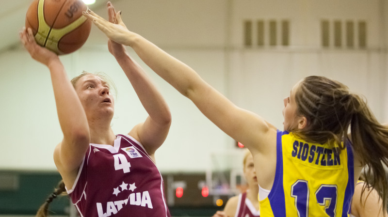 Paula Strautmane: 19 punktu, 9 atlēkušās bumbas un Latvijas U16 izlases uzvara Eiropas čempionāta pirmajā spēlē ar Zviedrijas kadetēm.
Foto: fibaeurope.com