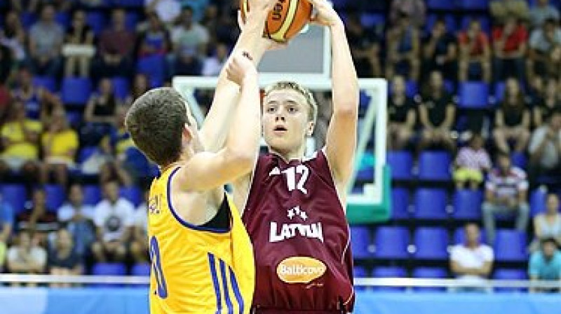 Artūrs Strautiņš un citi 1998.gadā dzimušie basketbolisti par Eiropas U16 čempionāta medaļām nākamvasar, iespējams, varēs cīnīties Latvijā.
Foto: FIBAEurope
