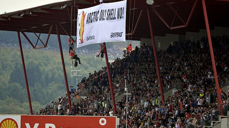 "Greenpeace" protestētāji uz F1 tribīnēm
Foto:  BELGA/Scanpix