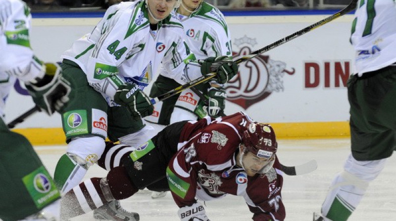 "Salavat Julajev" pret "Dinamo"
Foto: Romāns Kokšarovs, Sporta Avīze, F64