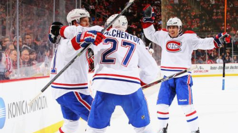 Monreālas "Canadiens" hokejisti priecājas par uzvaru
Foto:AFP/Scanpix