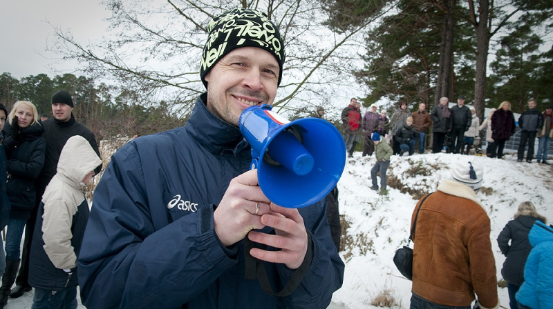 Liepājas sporta pārvaldes vadītājs Artis Lagzdiņš, vadot Ziemas sporta dienu pērngad.