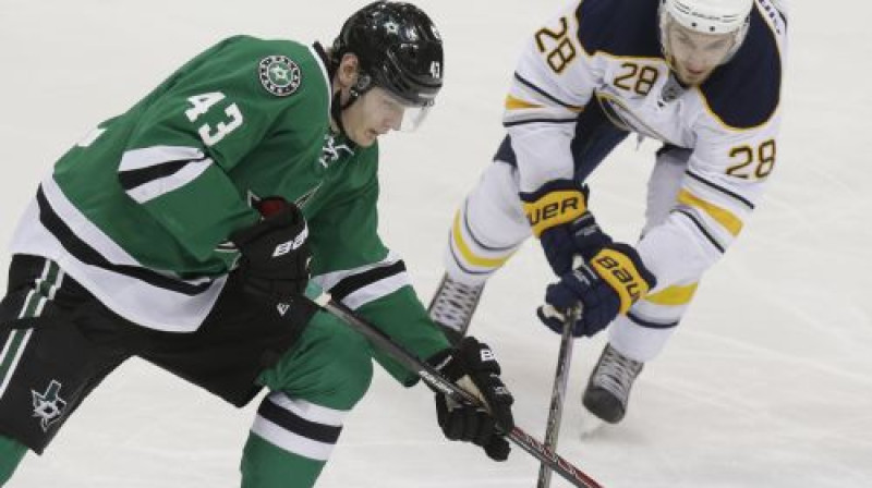 "Stars" un "Sabres" jaunie talanti - Valērijs Ņičuškins un Zemgus Girgensons
Foto:AP/Scanpix