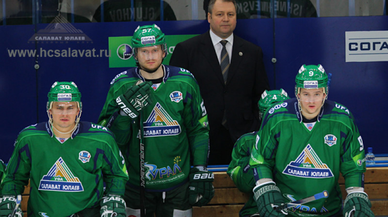 Vladimirs Jurzinovs jaunākais ir palicis vienīgais, kurš pārstāv Krievijas hokeja treneru skolu Gagarina kausa izcīņā.