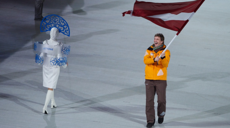 Sandis Ozoliņš nesa Latvijas karogu Soču ziemas olimpisko spēļu atklāšanas ceremonijā.
Foto: Ilmārs Znotiņš