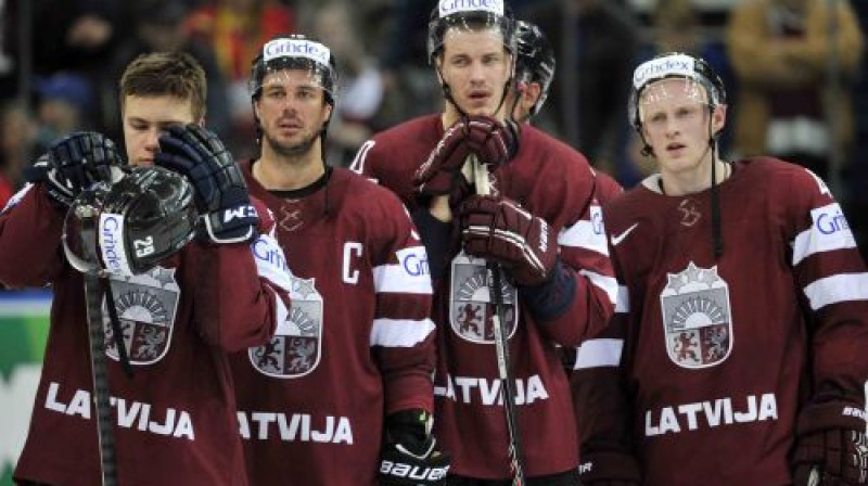 Latvijas izlases hokejisti pēc zaudējuma Vācijai
Foto: Romāns Kokšarovs, Sporta Avīze, f64