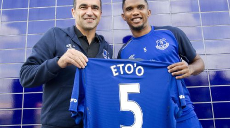 "Everton" treneris Roberto Martiness un Samuels Eto`o
Foto:AP/Scanpix