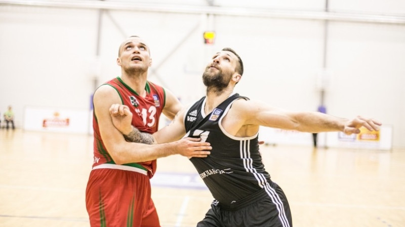 Lauris Blaus pret Ronaldu Zaķi
Foto: Mikus Kļaviņš, "VEF Rīga"