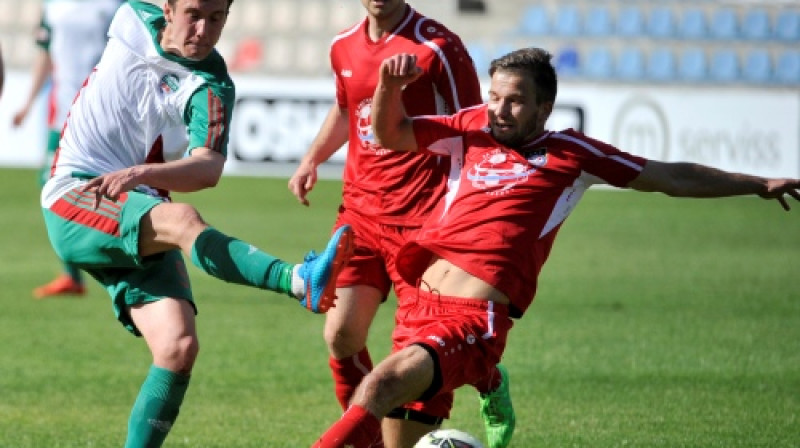 Dāvis Ikaunieks izdara sitienu
Foto:Romāns Kokšarovs/F64