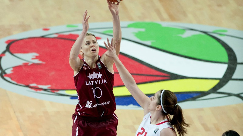 Anete Jēkabsone-Žogota: 12 punkti izšķirošajā trešajā ceturtdaļā spēlē ar Lielbritāniju.
Foto: FIBAEurope.com