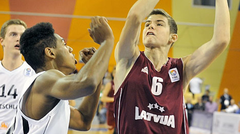 Roberts Blumbergs: 17 punktu Latvijas U18 izlases pārbaudes spēlē ar Gruzijas junioriem.
Foto: FIBAEurope.com