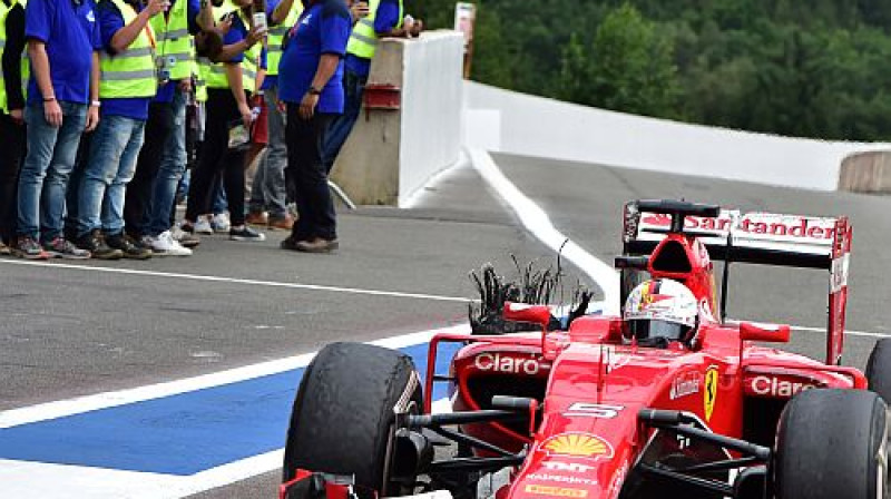 Fetela formula Spā trasē pēc negadījuma ar riepu
Foto: TT NYHETSBYRÅN/Scanpix