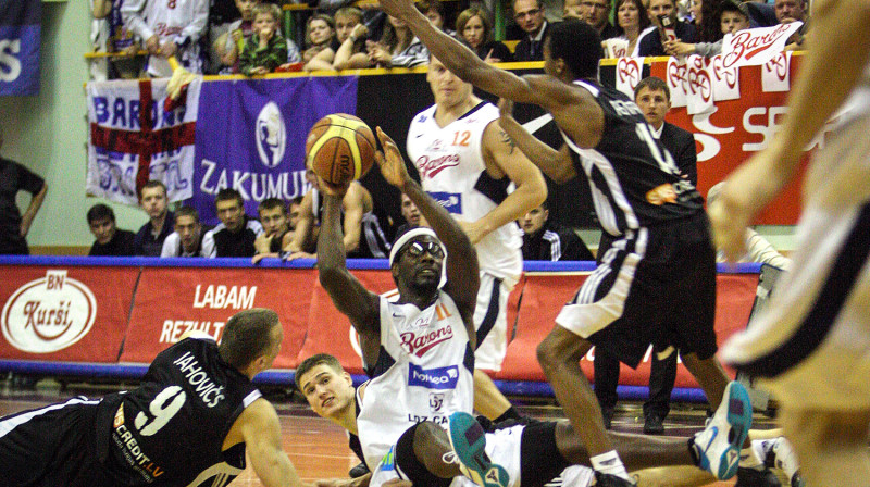 2010. gada LBL finālsērijas septītajā spēlē "Daugavas" sporta namā "Barons" uzvarēja "VEF Rīgu"
Foto: Renārs Buivids