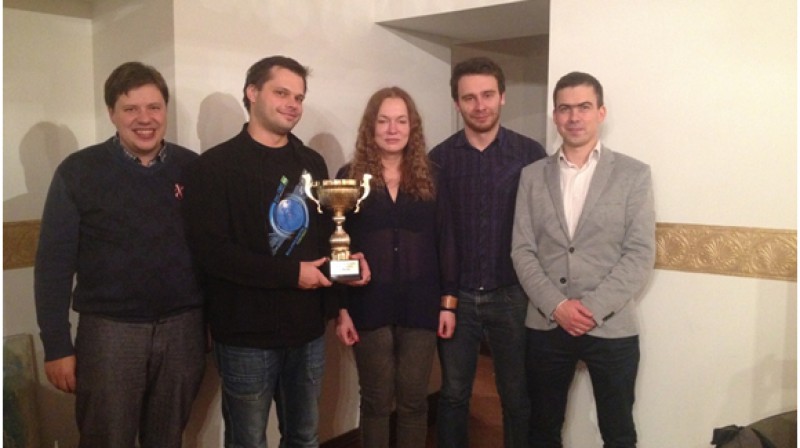 Komanda Rigainvites.lv (no kreisās J.Neimanis, A.Soroka, M.Romanovska, M.Lorencs un K.Rubins) – 2015.gada Latvijas Komandu kausa uzvarētāji.