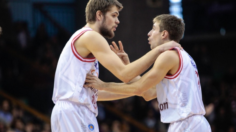 Ojārs Siliņš un Andrea De Nikolao 
Foto: Pallacanestro Reggiana