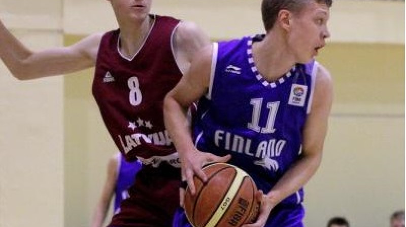 Anrijs Miška: Latvijas U16 izlasē ar Madrides "Real" sistēmas rūdījumu.
Foto: basket.ee