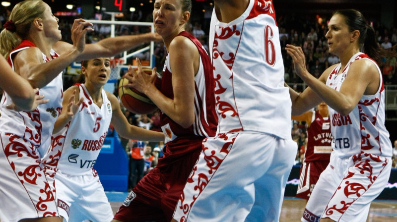 Sieviešu valstsvienības centra spēlētāja Zane Teilāne (Tamane).
Foto: no grāmatas "Latvijas basketbola valstsvienības: 90 spēles 90 gados"