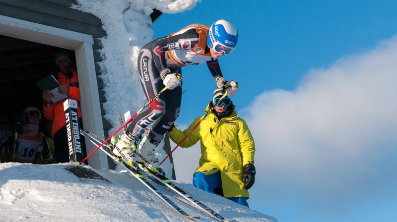 L.Bondare startē BK milzu slalomā. Foto: Infoski.lv, E.Lukšo.